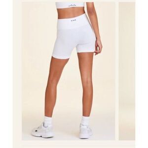 Alala Womens Barre Seamless Biker Shorts M White Yoga NWOT